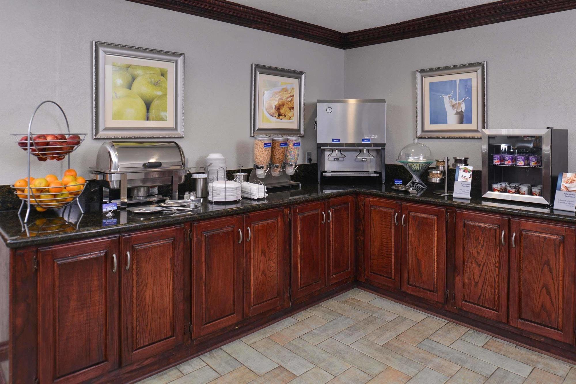 Irving Inn & Suites At Dfw Airport المظهر الخارجي الصورة